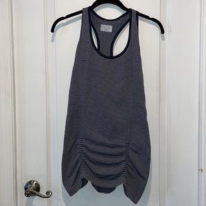🔥 3 for $15 🔥
Athleta navy blue heather striped tank top size medium.
